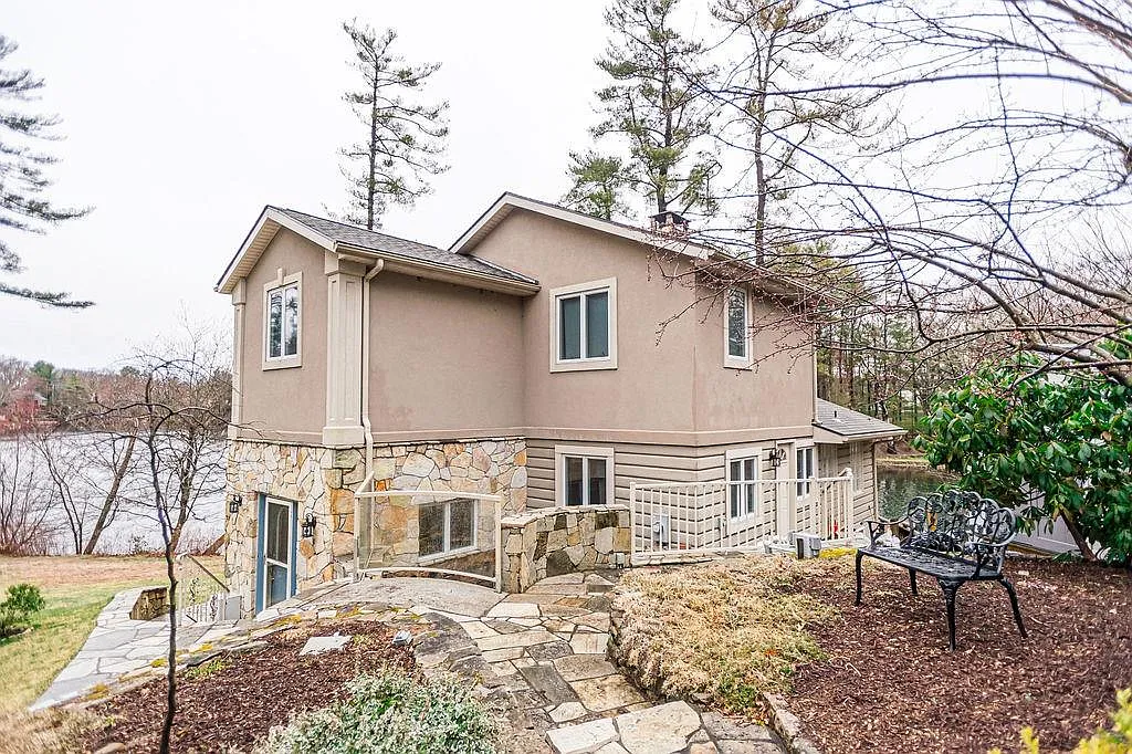 1754606073-19 Pine Ln