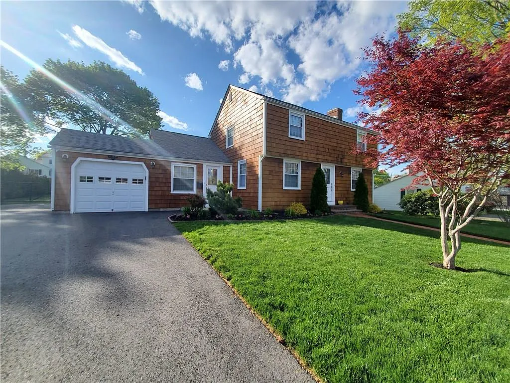 1754606074-32 Iris Dr