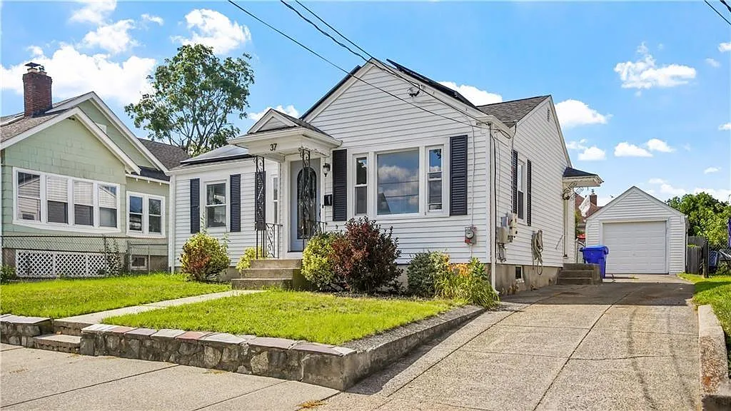 1754606074-37 Grosvenor Ave
